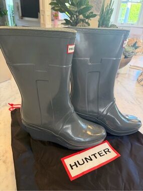 Hunter Glossy Gray Mid-Calf Wedge Rain Boots